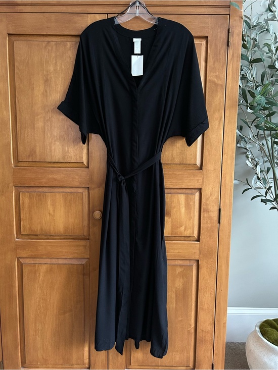 H&M Dresses & Skirts - H&M black button front  Midi Dress with Waist Tie Size Small